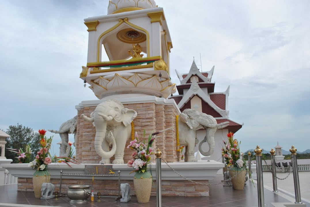 Gebetet wird überall Hotel Grand Pacific Sovereign Resort & Spa