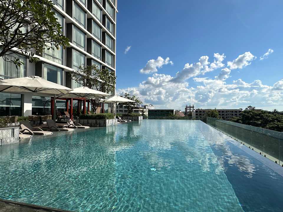 Pool Crowne Plaza Vientiane