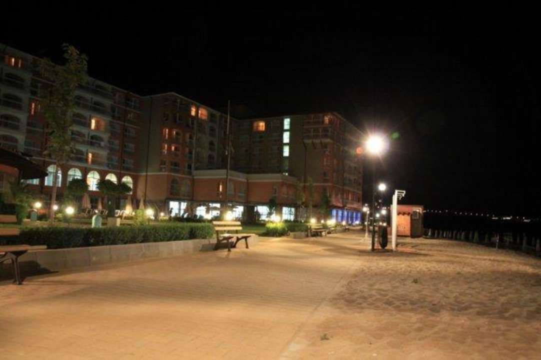 Strandpromenade Sol Luna Bay