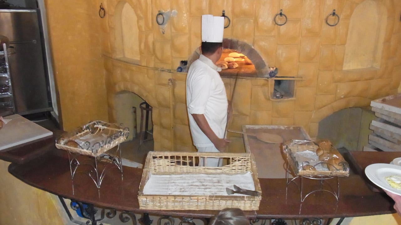 Frühstück - Hauptrestaurant 9 Uhr - alles leer Pickalbatros Alf Leila Wa Leila Resort - Neverland Hurghada