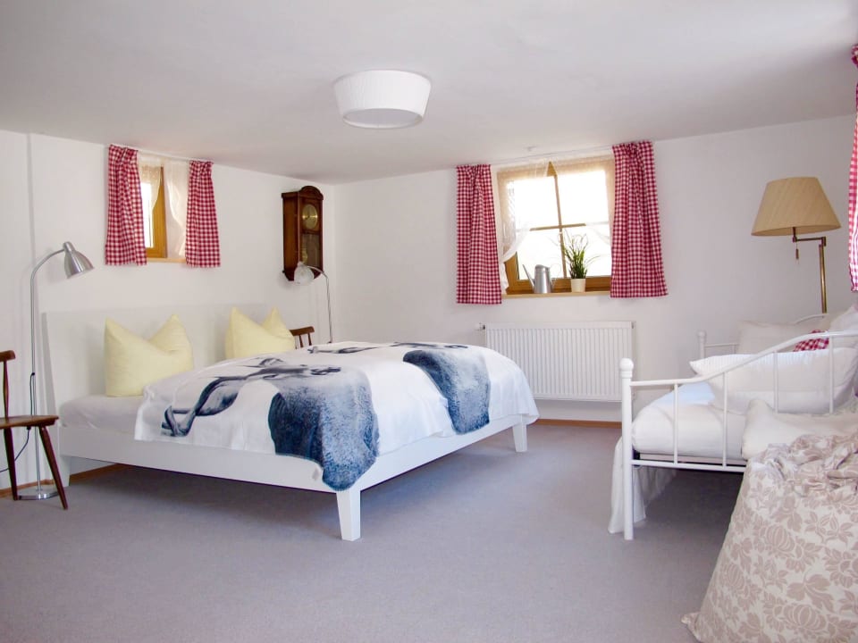 Schlafzimmer im UG mit Schlafcouch Ferienwohnung Hans im Glück