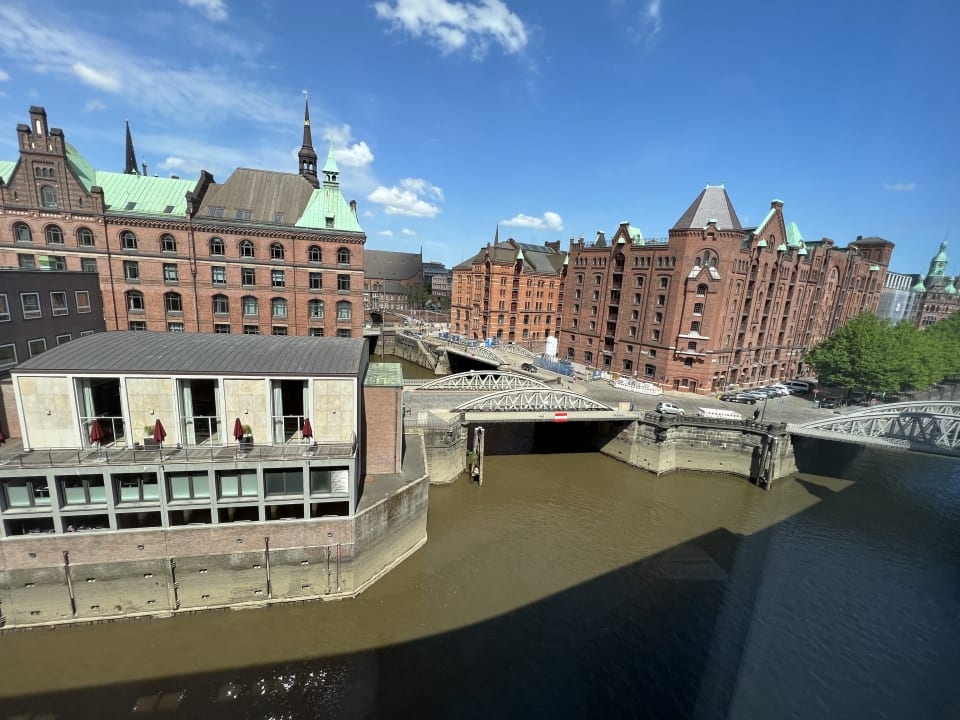 Ausblick AMERON Hamburg Hotel Speicherstadt
