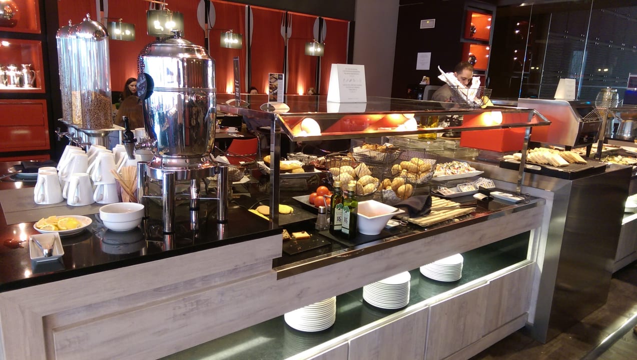 Frühstücksbuffet - wurde immer schnell nachgefüllt Hotel Barcelona Condal Mar Affiliated by Meliá
