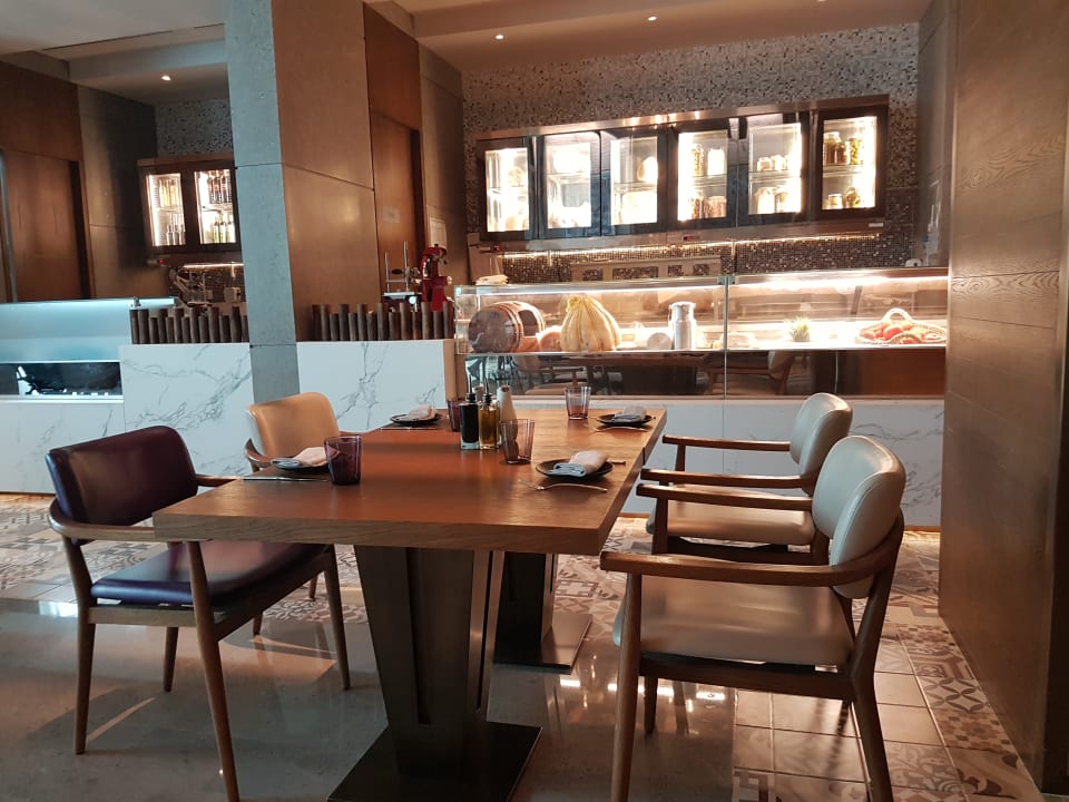 Gastro Saadiyat Rotana Resort &  Villas