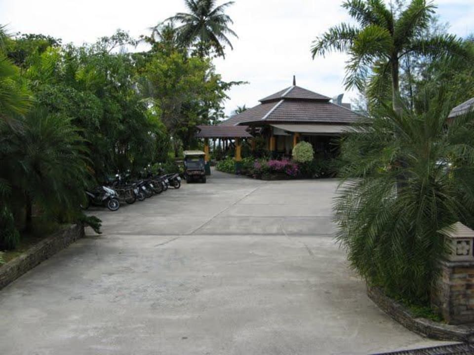 Entrance Hotel Nangthong Bay Resort