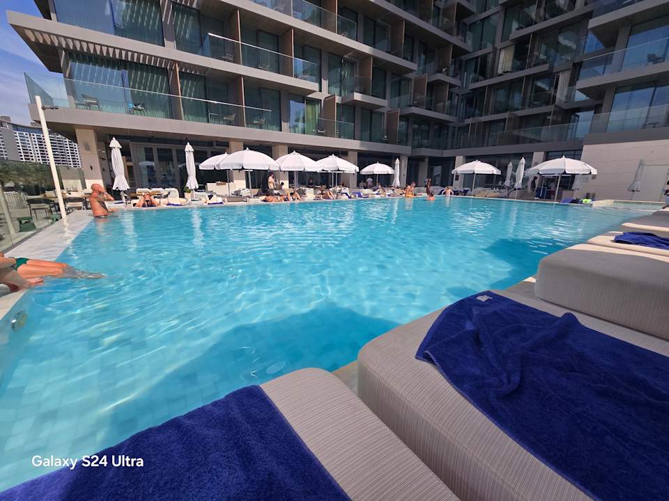 Pool Radisson Beach Resort Palm Jumeirah