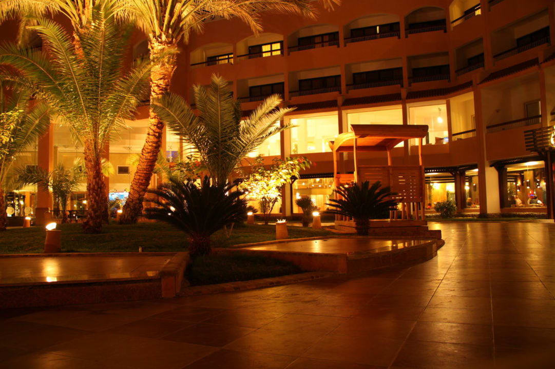 Hotel am Abend Beach Albatros Resort