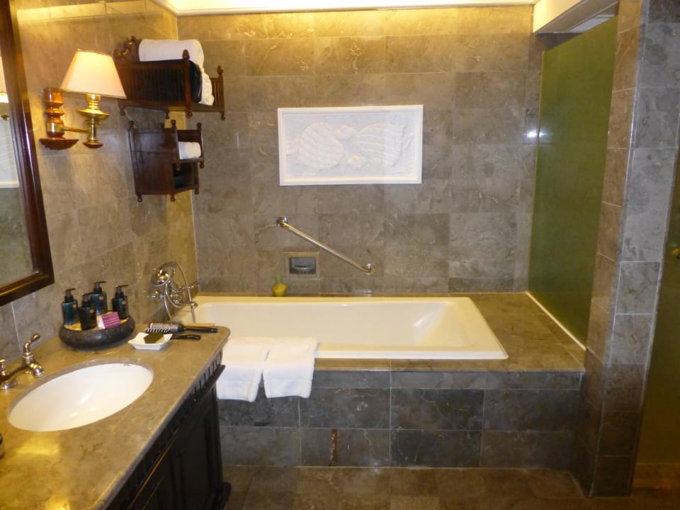 Badezimmer im oberen Stockwerk InterContinental Bali Resort