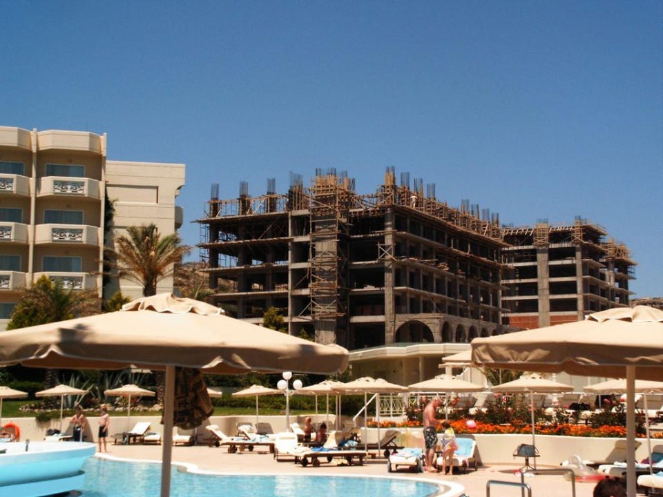 Baustelle direkt neben dem Palladium Rodos Palladium Leisure & Wellness