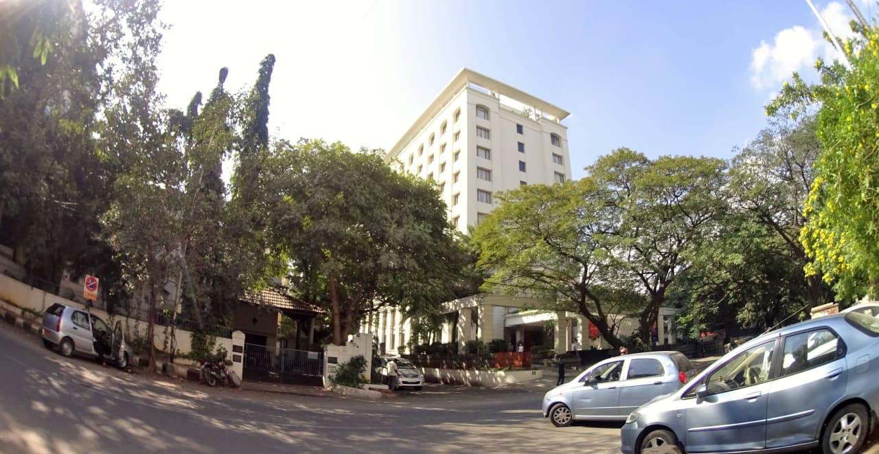 Hotelansicht von der Straße The Raintree, St. Mary's Road