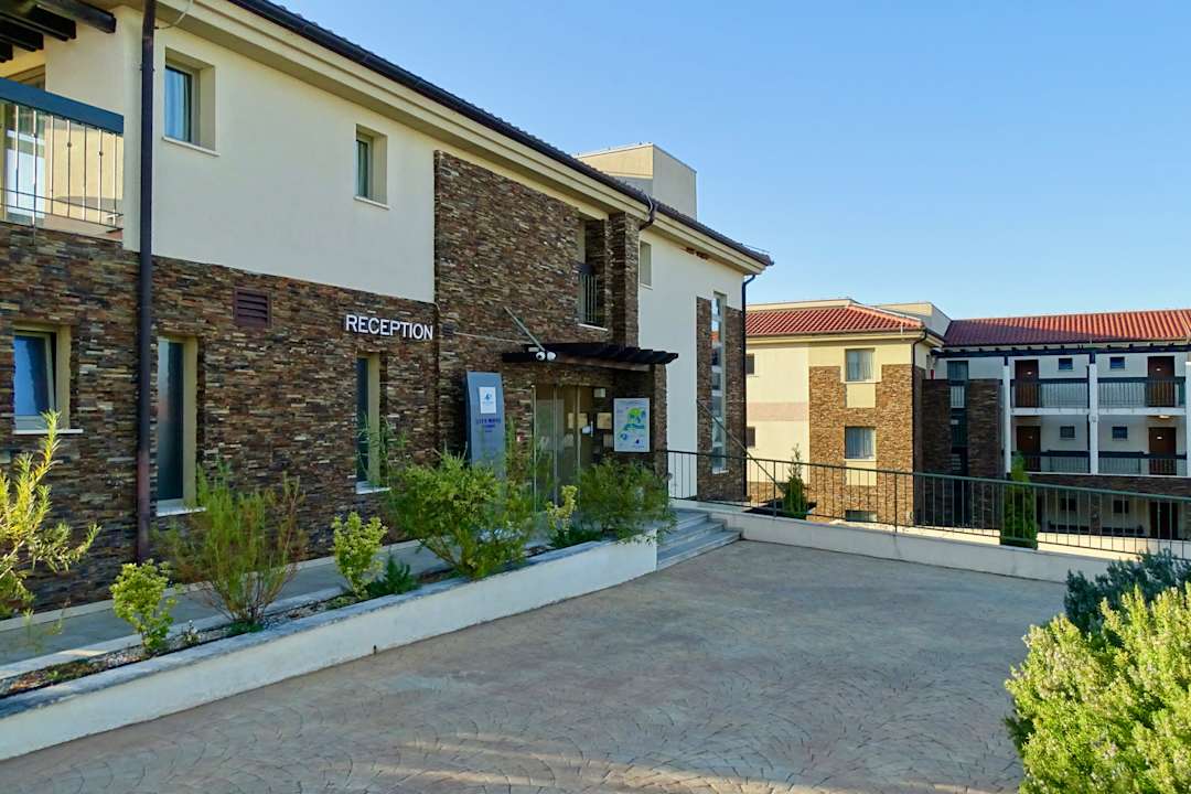 Lobby Blue Waves Resort