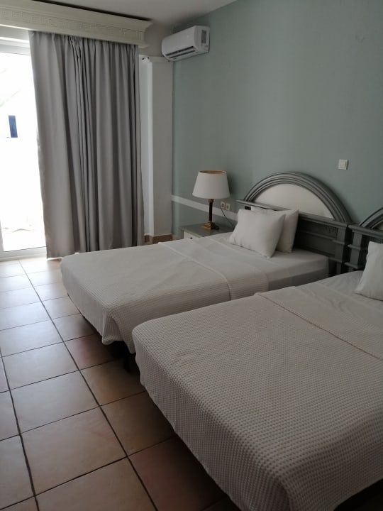 Zimmer Sandy Beach Resort