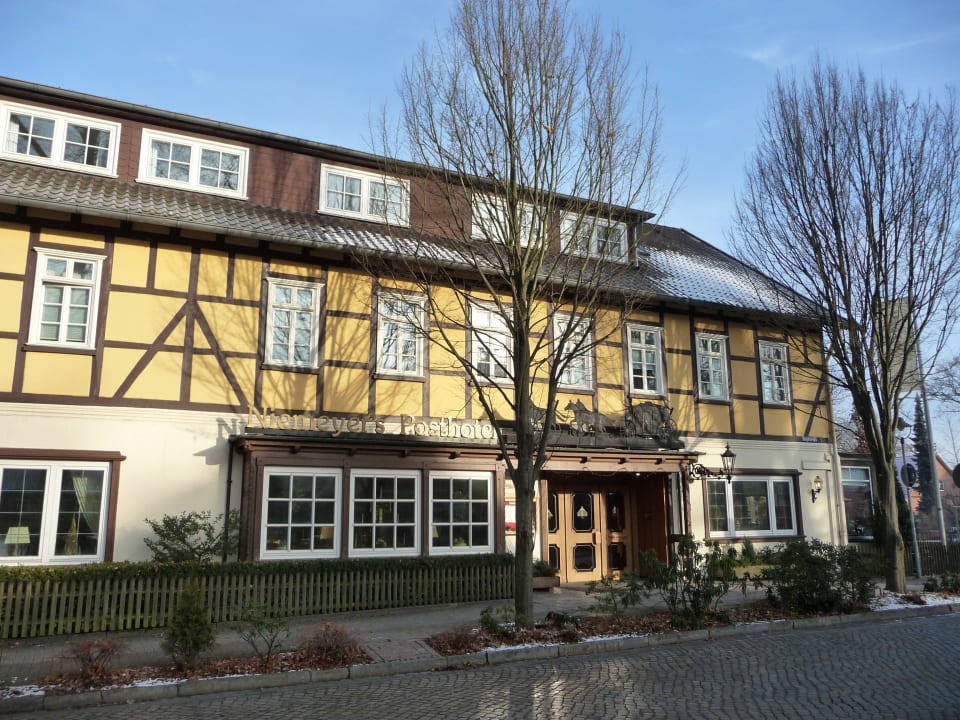 Außenanschicht des Hotels im Dezember Niemeyers Romantik Posthotel