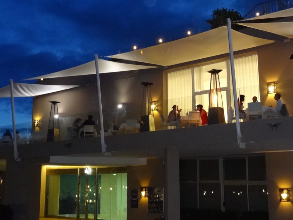 Outside view of the restaurant Iberostar Waves Bouganville Playa