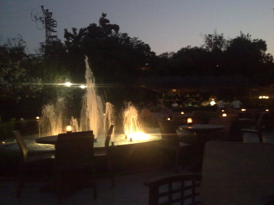 Springbrunnen an der Bar. Gemütlich Can Garden Beach