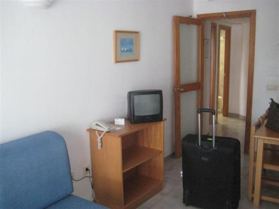 Wohnbereich - das es solche "Fernseher" noch gibt. HSM Lago Park