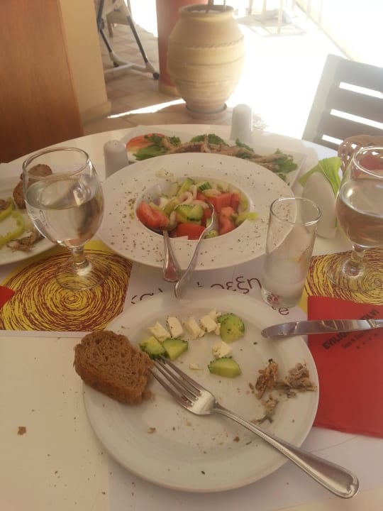 Leckeres Mittagessen Evilion Sea & Sun Hotel
