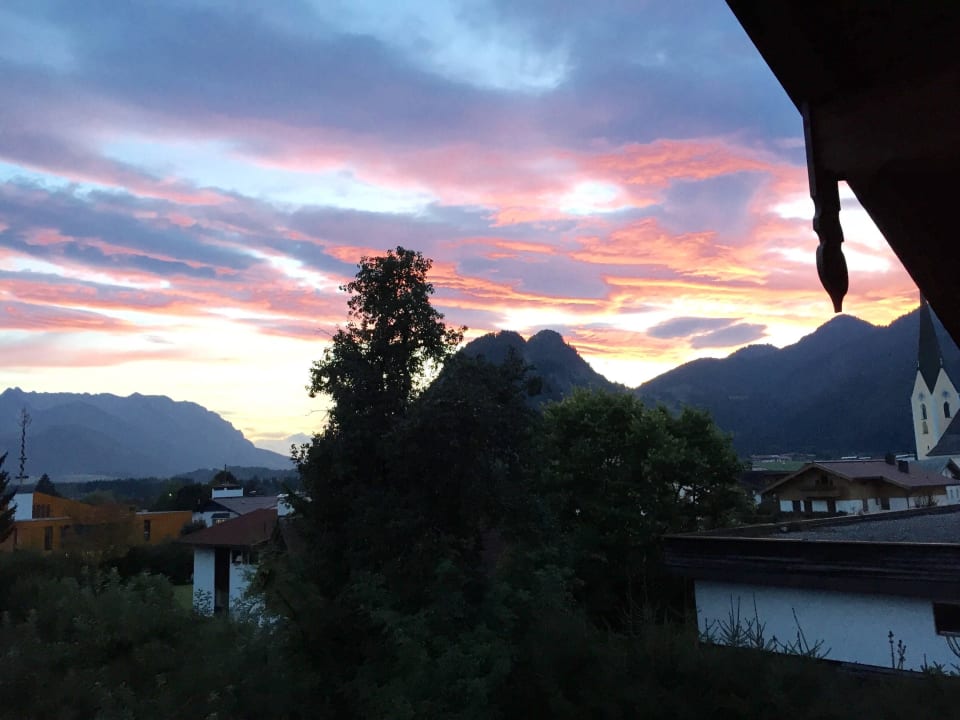 Blick von der Alpenlodge am Abend Ferienwohnungen Farberhof
