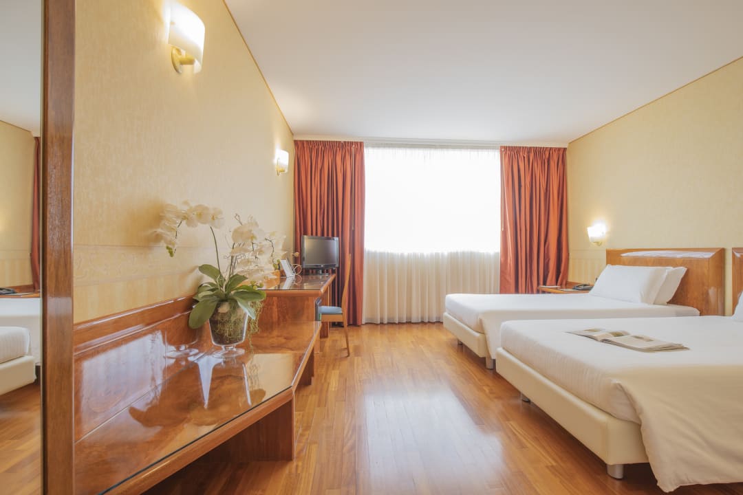 Zimmer Montresor Hotel Tower