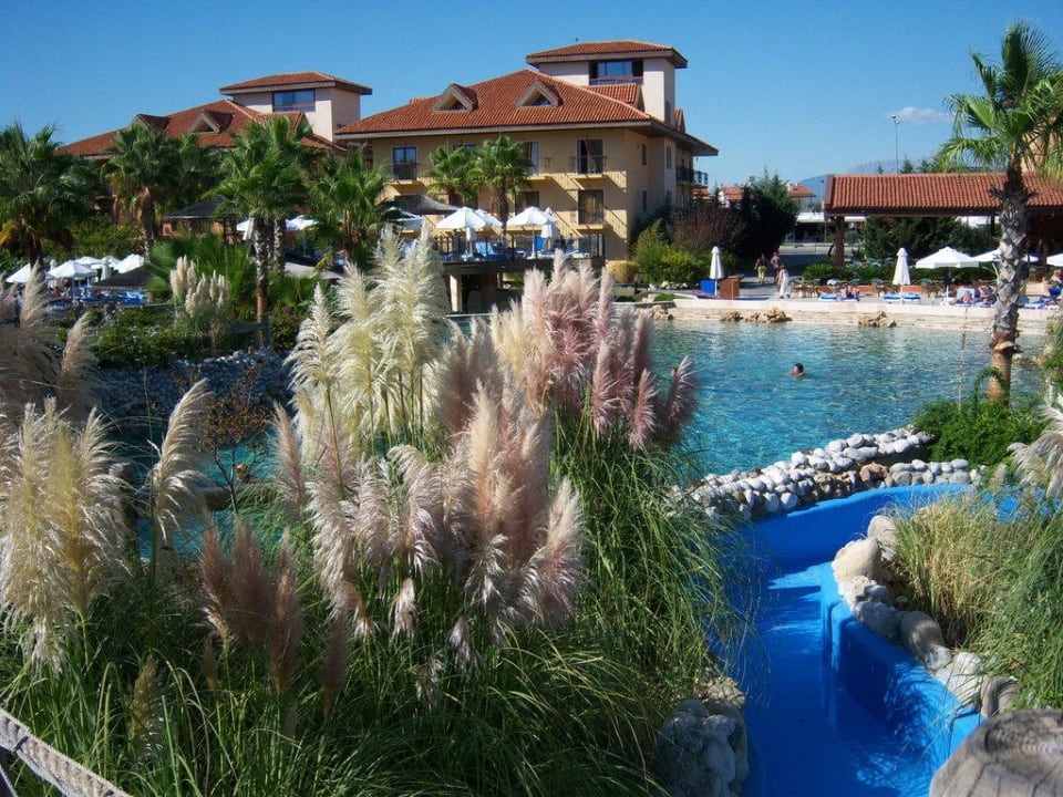 Ein Blick zum Grand Aqua Club Grand Side