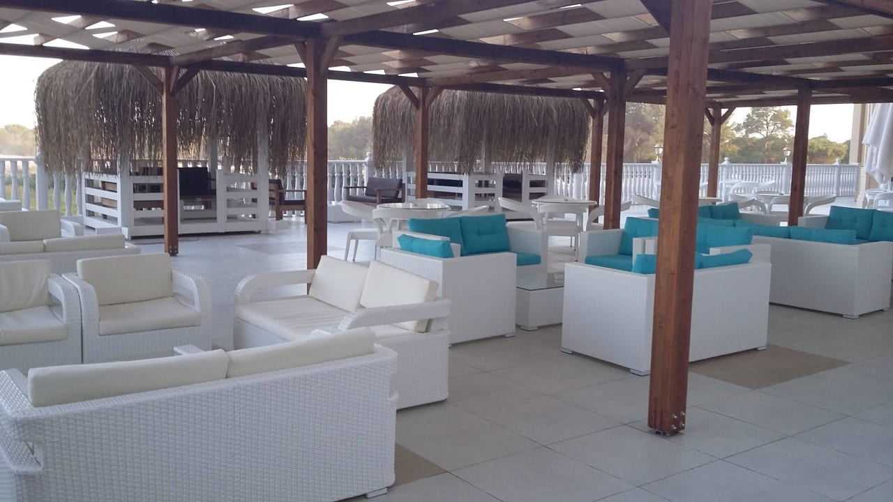 Sitzmöglichkeiten bei der Lobbybar J'adore Deluxe Hotel & Spa