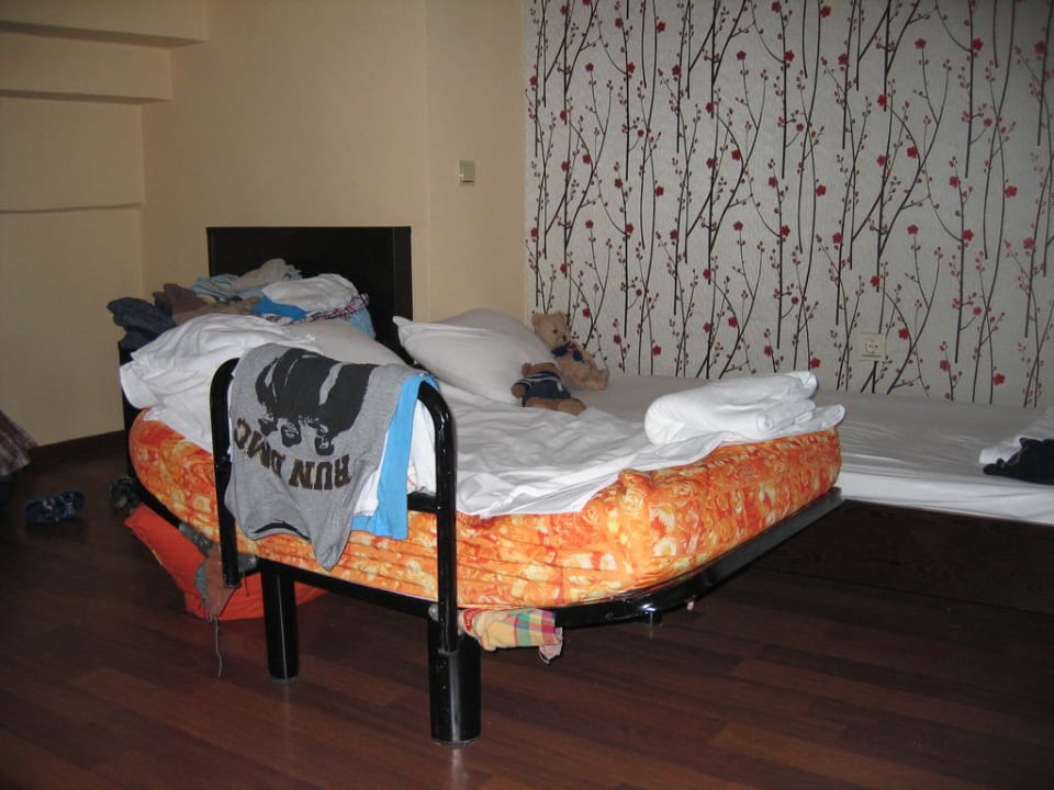 Improvisiertes Kinderbett Mira Meridia Beach Hotel