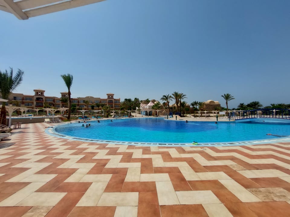 Pool Pensée Royal Garden Beach Resort