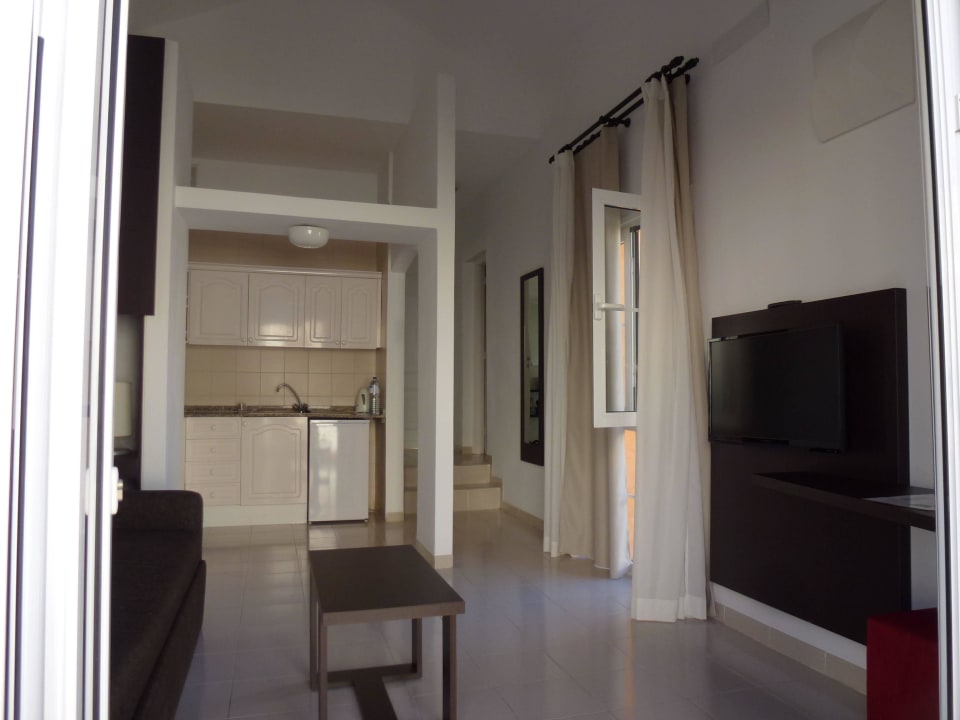 Wohnraum mit Küche LABRANDA Bahía y Villas Fañabé