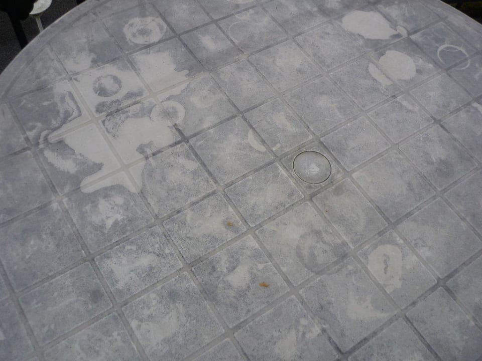 Sieht so der Balkontisch einer 4 Sterne-Anlage aus? SEETELHOTEL Ostseeresidenz Bansin