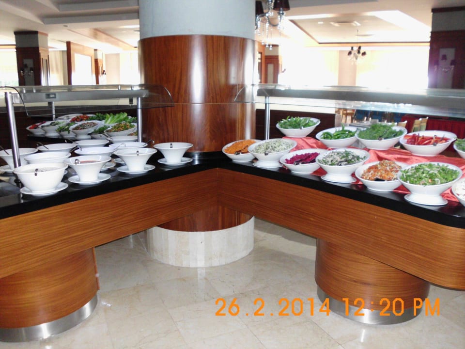 Sehr große, frische Salate mit Dressing-/Soßen Seaden Sea World Resort & Spa