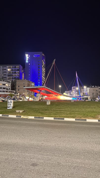 Außenansicht Radisson Blu Hotel, Larnaca