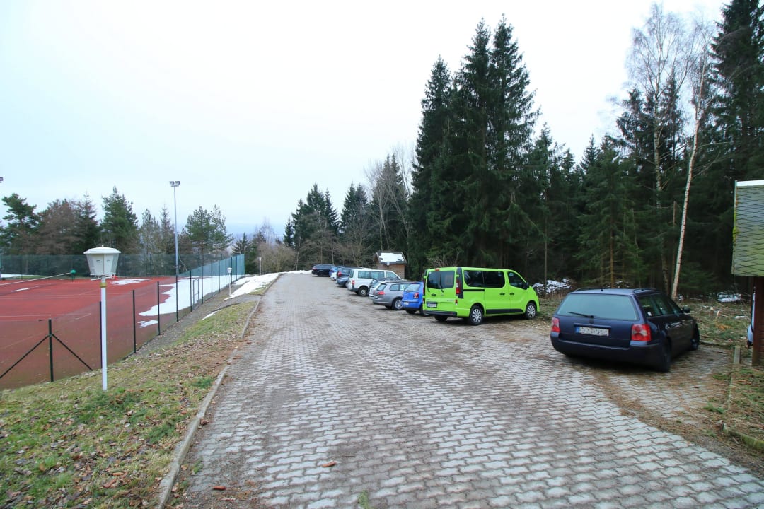 Parken am Tennisplatz Sonnenhotel Hoher Hahn
