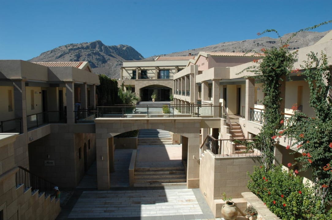 Innenhof Lindian Dream Seaside Resort