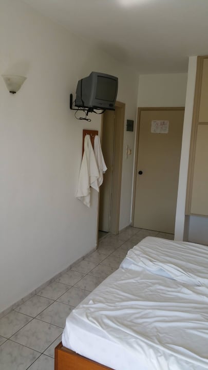 Zimmerblick zur Tür Hotel Kathrin Beach