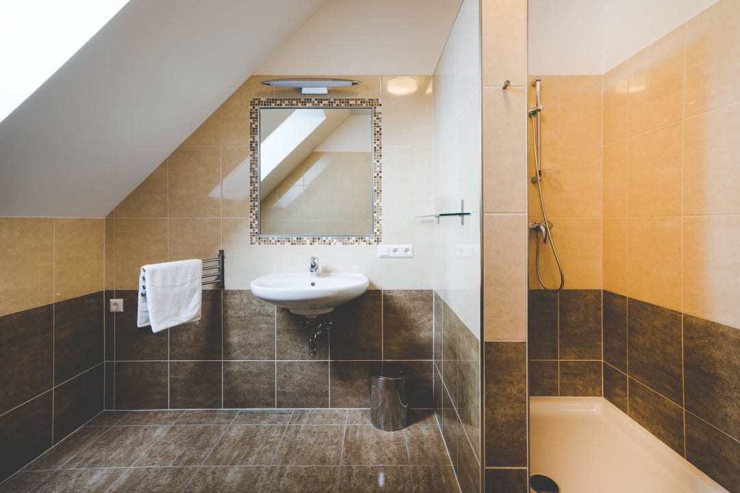 Das Bad bietet ihnen und ihren Lieben viel Platz! Wohnungen Fetz