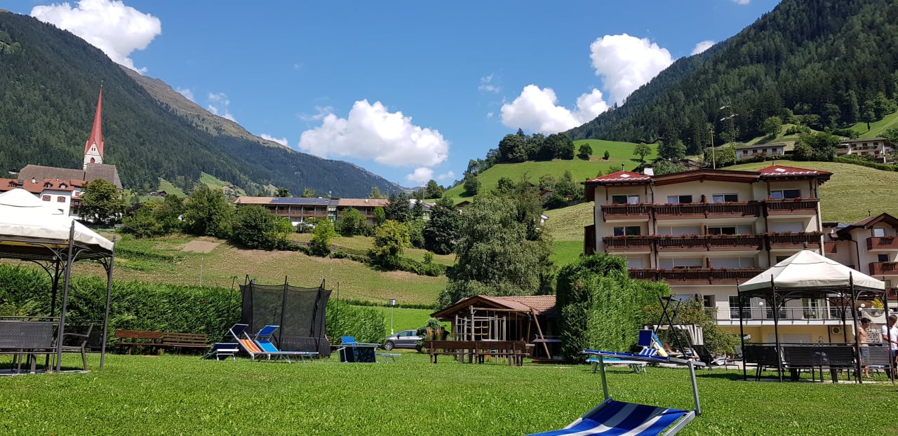 Außenansicht Hotel Wiesenhof Garden Resort