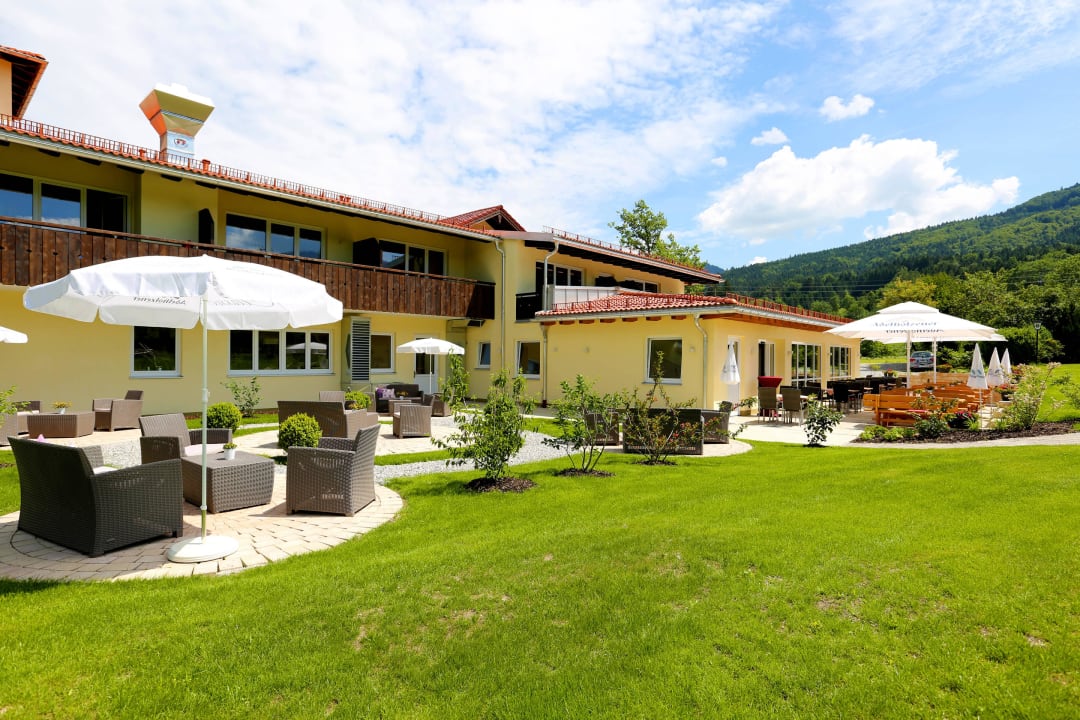 Lounge-Bereich und Sonnenterrasse Hotel Friedenseiche