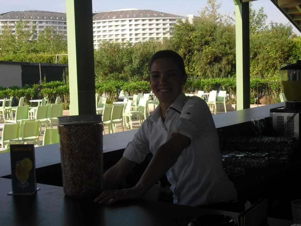 Frau der Bar`s Limak Lara Deluxe Hotel & Resort