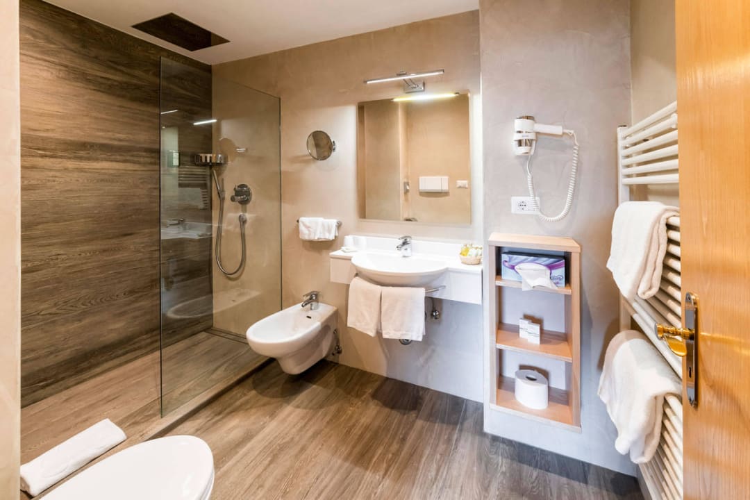 Badezimmer Alpin & Vital La Perla Alpin & Vital Hotel La Perla