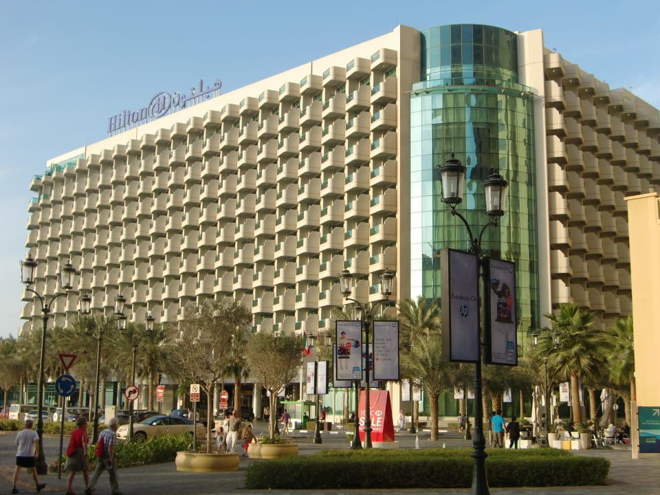 Strassenansicht Hilton Dubai Jumeirah