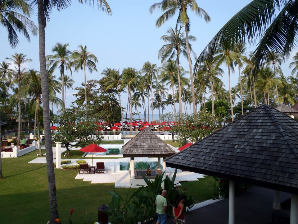 Pool im Grünen und Meer im Hintergrund Dinso Resort & Villas Ko Chang, Vignette Collection by IHG