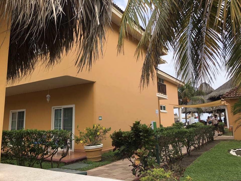 Außenansicht Hotel Cayman Suites