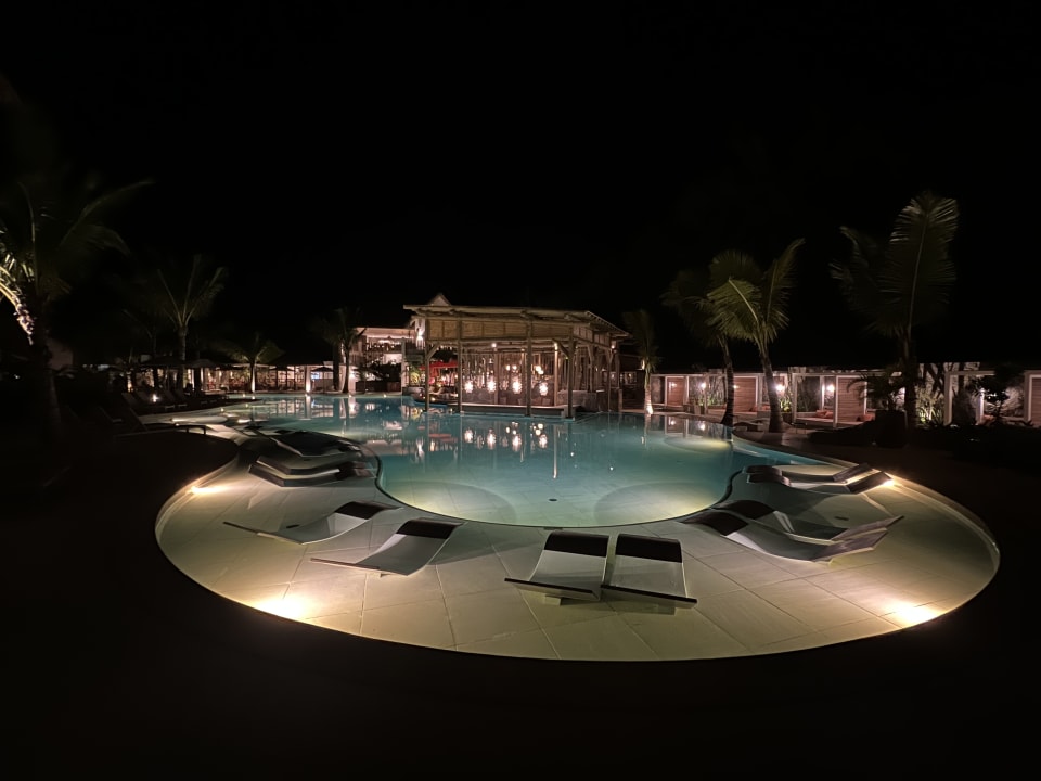 Pool Sunrise Attitude - Adults Only