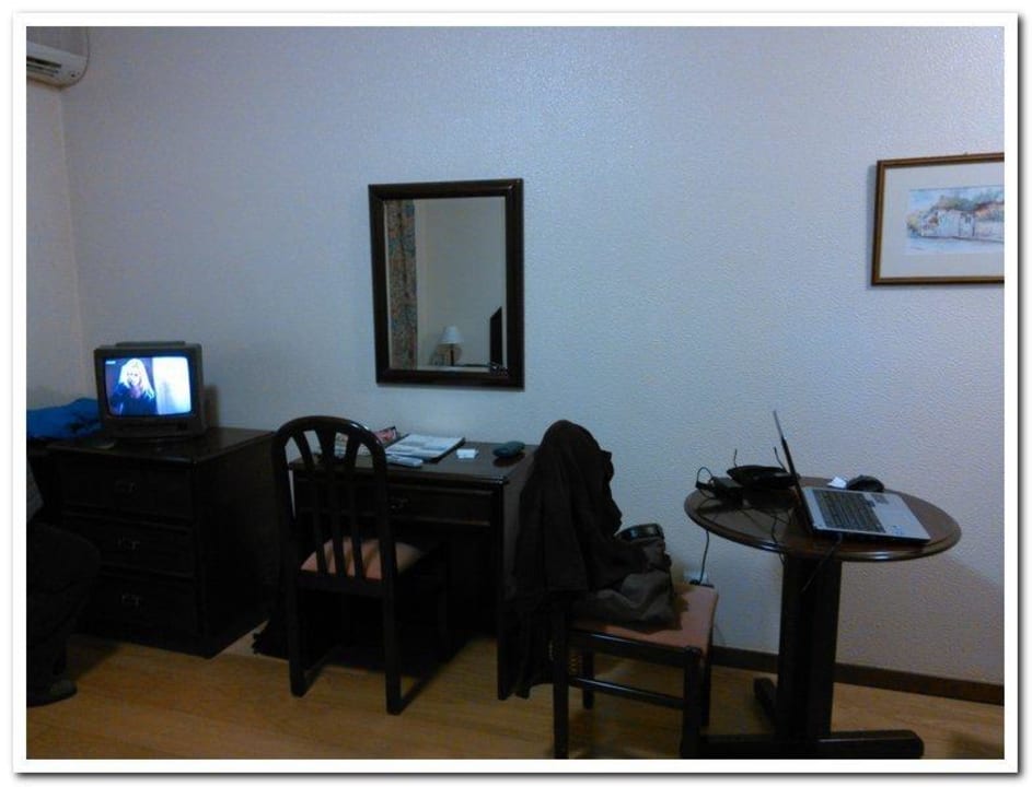 Kommode, Schreibtisch, kleiner Eßtisch Hotel Musa D'Ajuda