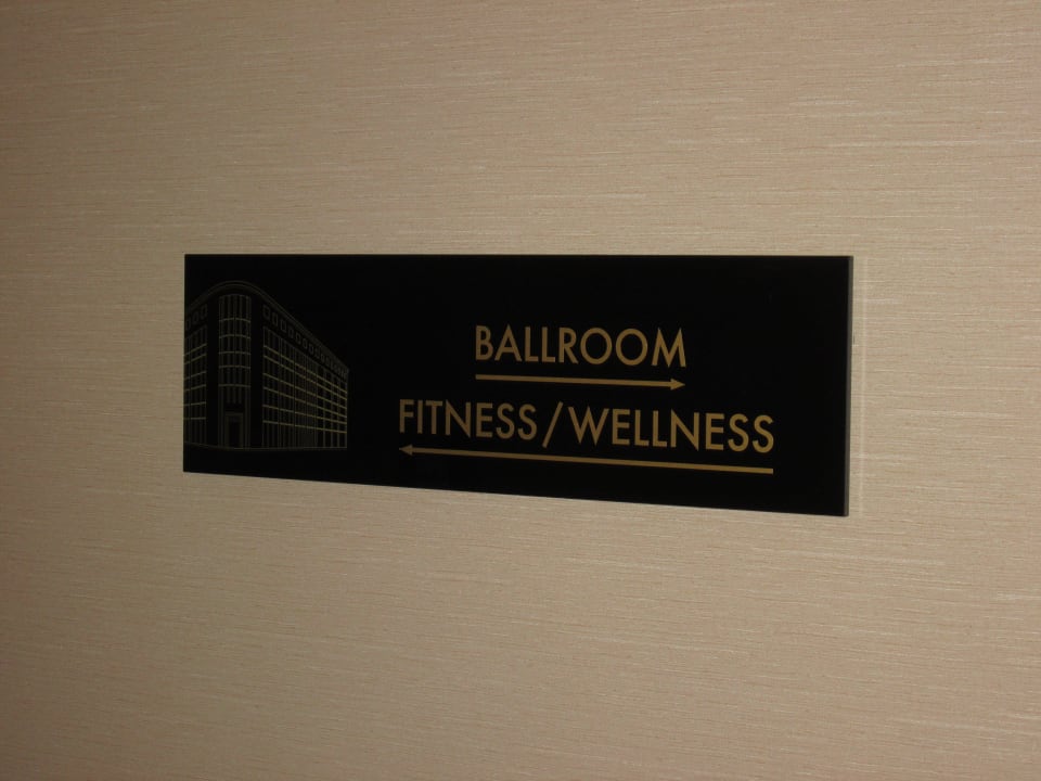 Schild im Hotel zum Fitnessbereich The Posthouse Berlin – Leonardo Limited Edition