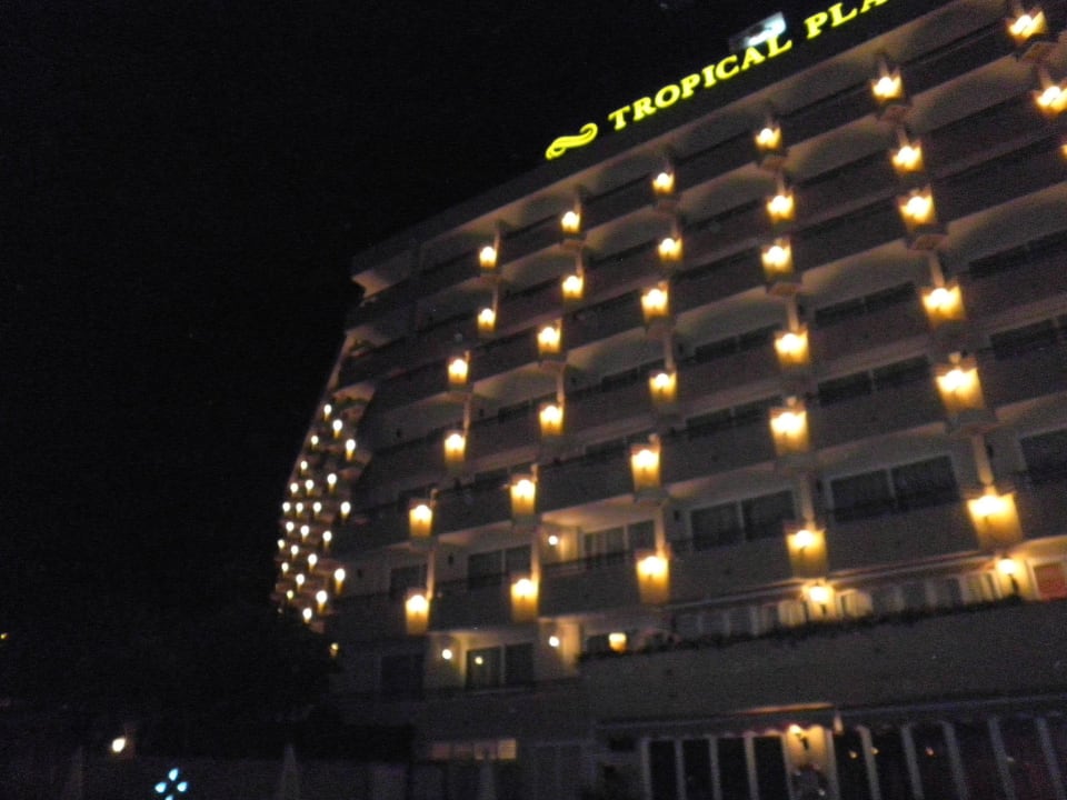 Das Hotel bei Nacht Ole Tropical Tenerife