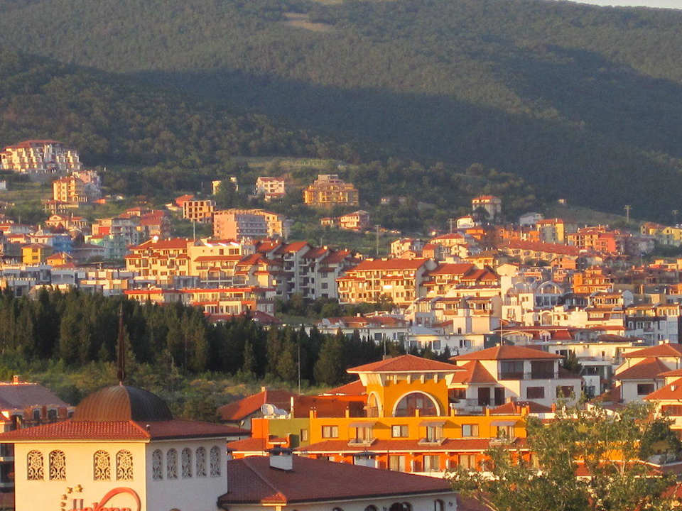 Nach links DIT Majestic Beach Resort