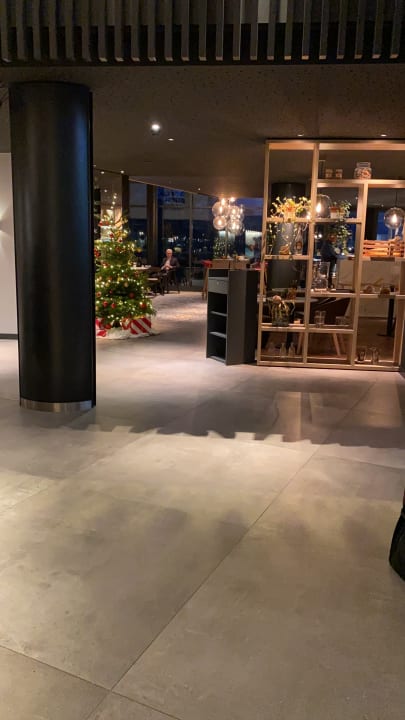 Lobby Radisson Hotel Zurich Airport