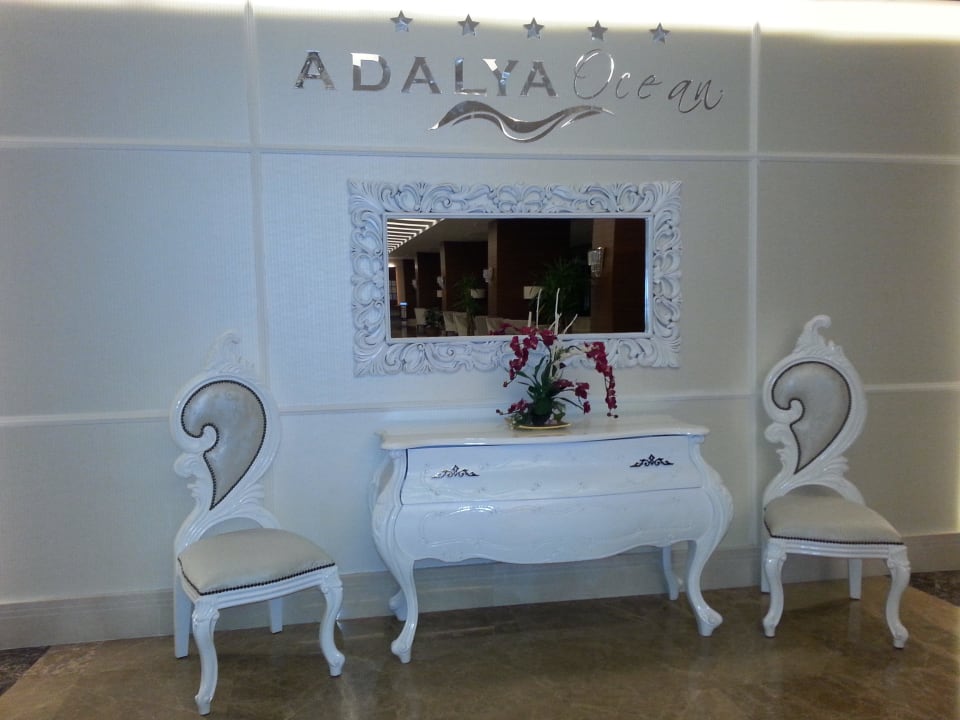 In der Lobby Adalya Ocean Deluxe