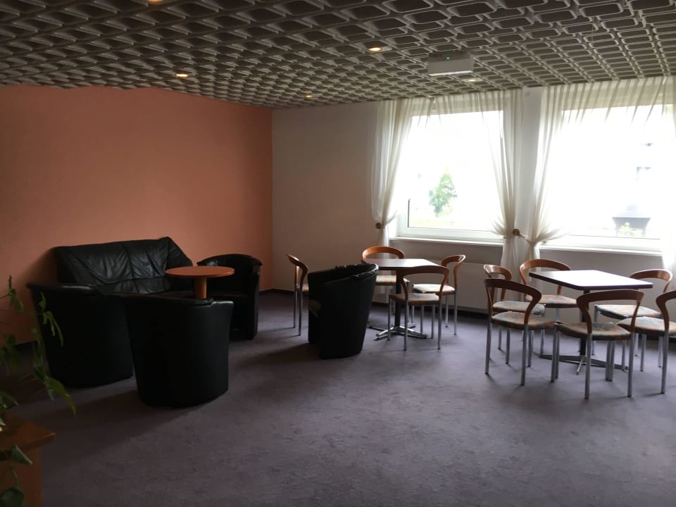 Konferenzraum / Durchgang zum Zimmer Days Inn Dortmund West